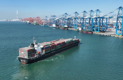 西部陸海新通道班列累計(jì)發(fā)送貨物突破500萬(wàn)標(biāo)箱